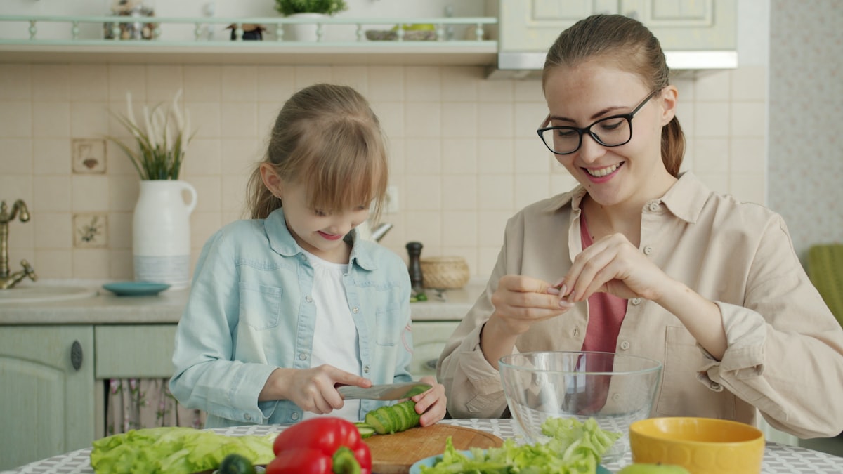 Salade colorée et équilibrée avec légumes frais